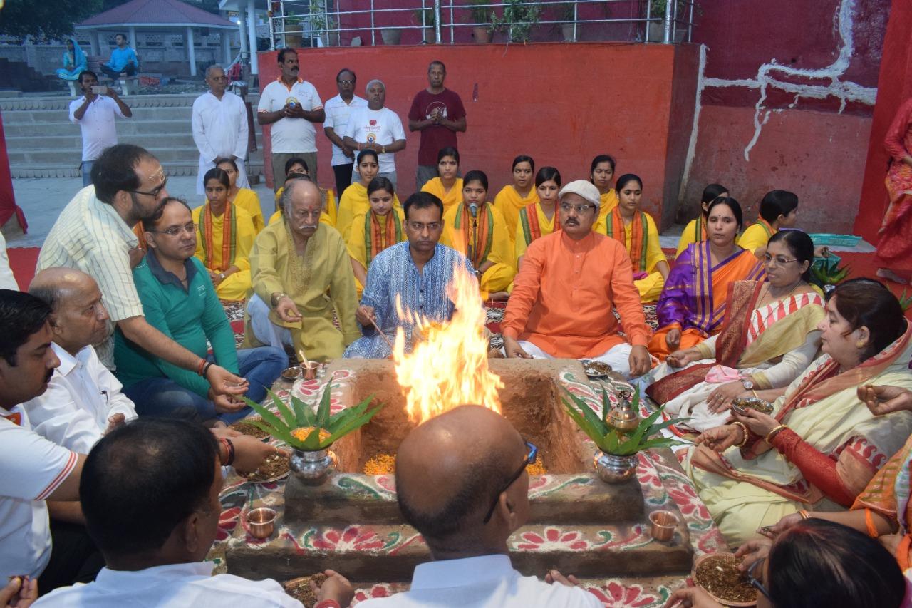 Dashashwamedh Aarti Platforms 2025