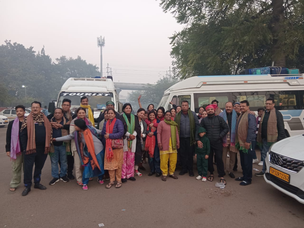 Happy customer handover - KashiTaxi driver