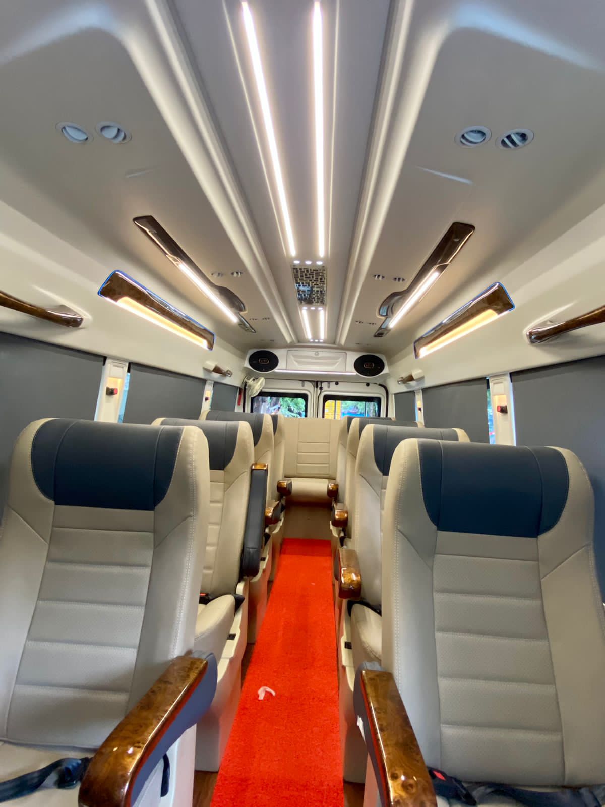 Tempo Traveller plush seating - long-distance comfort Tempo Traveller comfortable seats