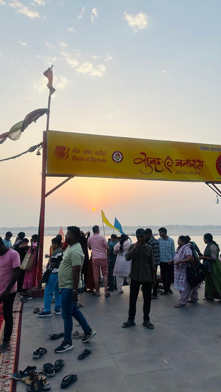 The Subah-e-Banaras ceremony at Assi Ghat